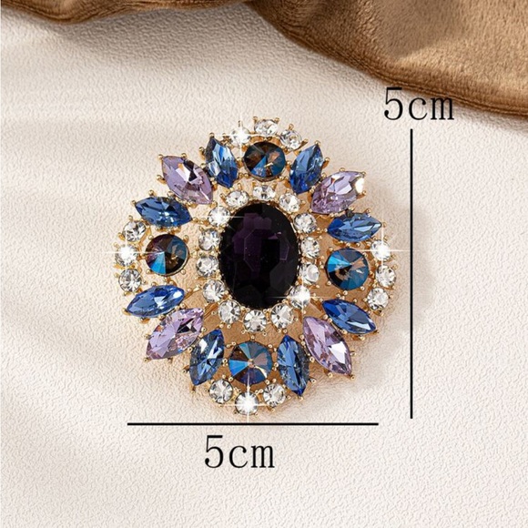 New! Multicolor Brooch with rhinestones - Picture 2 of 2